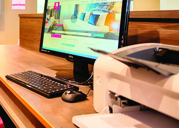 מלון Leonardo North 4*