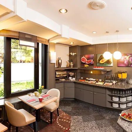 Leonardo North Hotel 4*