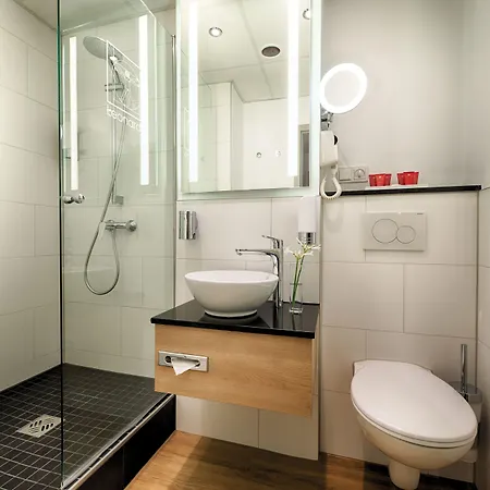 Hotel Leonardo North 4*