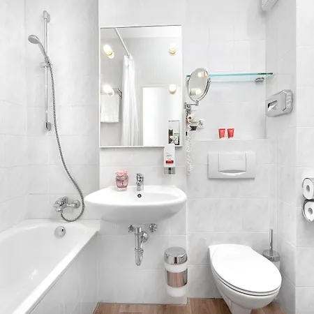 Leonardo North Hotel 4*