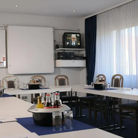Leonardo North Hotel 4*