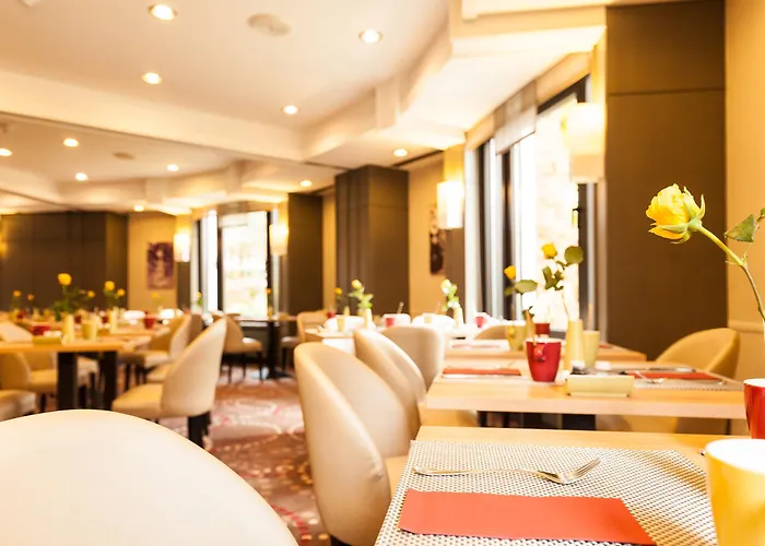 מלון Leonardo North 4*