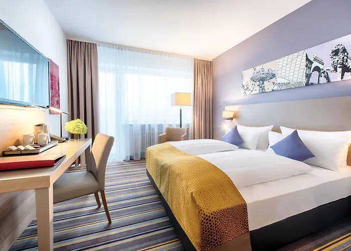 מלון Leonardo North 4*