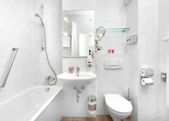 Hotel Leonardo North 4*